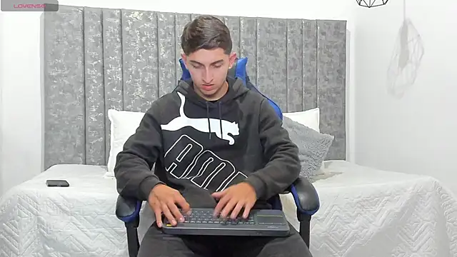 Calvin Hunter online show from 06-26-26, 03:00