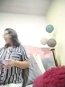 Snapshot of RosseLaure chatting on 02-03-26, 01:37 RosseLaure online show from 02-03-26, 01:37