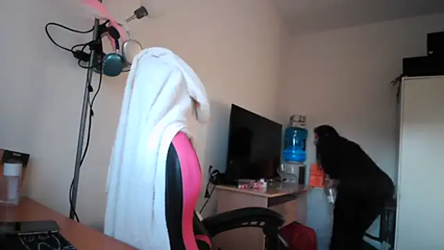 Snapshot of Yulian_Milf chatting on 02-26-26, 04:50 Yulian Milf online show from 02-26-26, 04:50