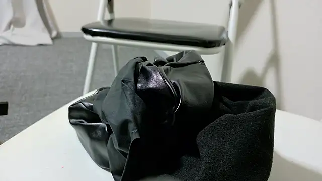 kyuleather online show from 04-17-26, 08:06