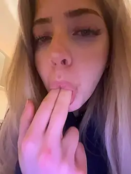 Snapshot of MelliMoon chatting on 02-16-26, 11:23 MelliMoon online show from 02-16-26, 11:23