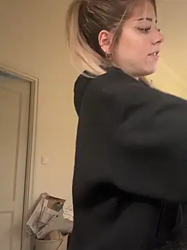 Snapshot of MelliMoon chatting on 03-04-26, 11:38 MelliMoon online show from 03-04-26, 11:38