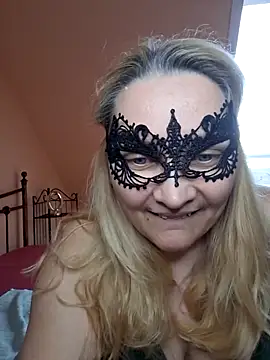 MaskedQueen77 online show from 04-15-26, 03:52