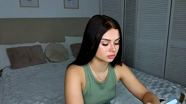 Snapshot of Silena_sky chatting on 07-14-26, 10:21 Silena sky online show from 07-14-26, 10:21