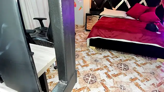 Lucia 24x online show from 04-04-26, 01:19