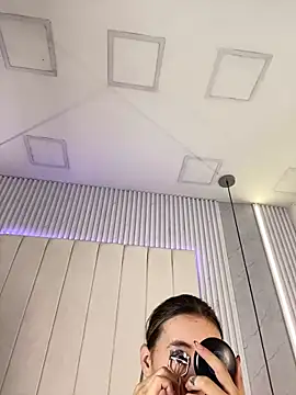 Snapshot of JuliaColemann chatting on 02-12-26, 12:00 JuliaColemann online show from 02-12-26, 12:00