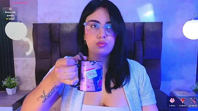 Snapshot of vicky_grey chatting on 05-22-26, 12:11 vicky grey online show from 05-22-26, 12:11