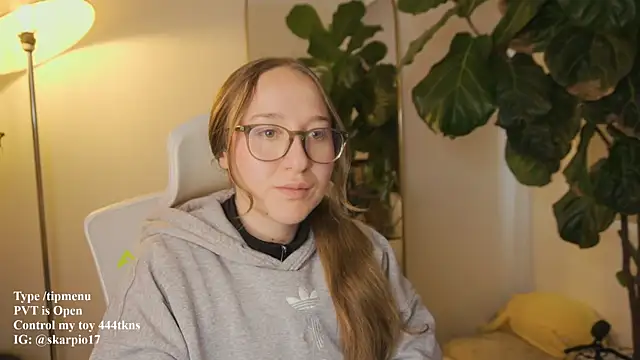 Scarlett NoirMuse online show from 04-13-26, 09:31