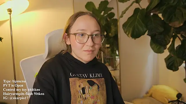 Scarlett NoirMuse online show from 04-15-26, 07:58