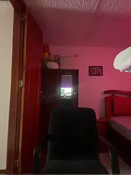 Snapshot of Vixroy7 chatting on 02-15-26, 04:14 Vixroy7 online show from 02-15-26, 04:14