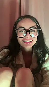 Snapshot of _Lucycherry chatting on 06-20-26, 04:37 Lucycherry online show from 06-20-26, 04:37