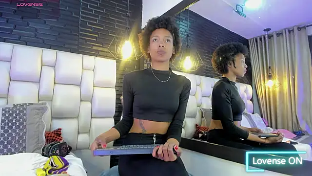 Snapshot of Afrodita_Greenn chatting on 02-20-26, 03:47 Afrodita Greenn online show from 02-20-26, 03:47