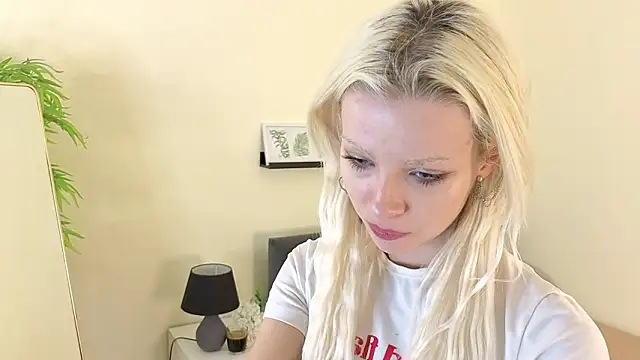 Snapshot of Naomi_Demio chatting on 02-06-26, 02:53 Naomi Demio online show from 02-06-26, 02:53