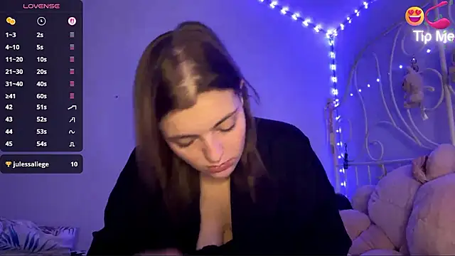 Snapshot of MistressBabe chatting on 02-09-26, 05:39 MistressBabe online show from 02-09-26, 05:39