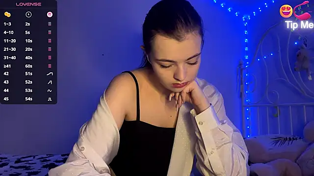 Snapshot of MistressBabe chatting on 02-17-26, 06:14 MistressBabe online show from 02-17-26, 06:14