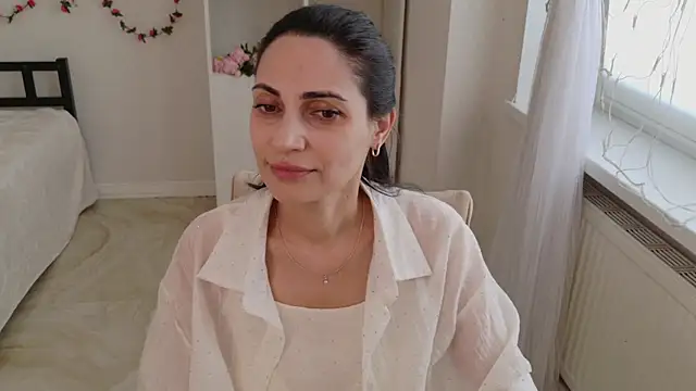 Snapshot of LovelyBeatrice chatting on 05-25-26, 10:21 LovelyBeatrice online show from 05-25-26, 10:21