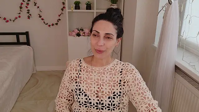 Snapshot of LovelyBeatrice chatting on 05-26-26, 10:44 LovelyBeatrice online show from 05-26-26, 10:44