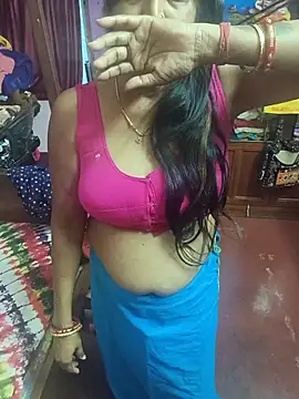 Snapshot of Little-Roshni chatting on 02-25-26, 12:31 Little-Roshni online show from 02-25-26, 12:31