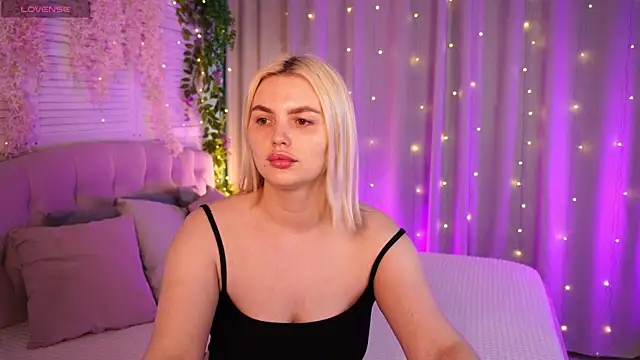 Snapshot of AmeliaWeells chatting on 05-04-26, 03:57 AmeliaWeells online show from 05-04-26, 03:57