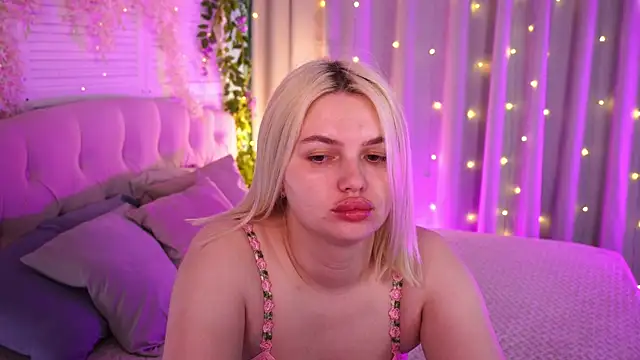 Snapshot of AmeliaWeells chatting on 05-08-26, 04:07 AmeliaWeells online show from 05-08-26, 04:07