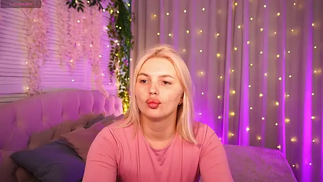 Snapshot of AmeliaWeells chatting on 05-16-26, 03:58 AmeliaWeells online show from 05-16-26, 03:58