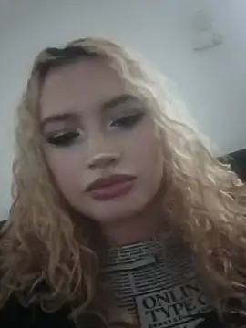 Snapshot of Dalila_White14 chatting on 05-29-26, 05:00 Dalila White14 online show from 05-29-26, 05:00