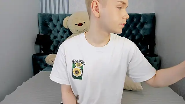 Snapshot of Je_Salvatore chatting on 03-04-26, 07:36 Je Salvatore online show from 03-04-26, 07:36