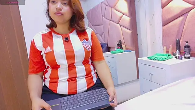 liliana pink online show from 05-25-26, 09:43