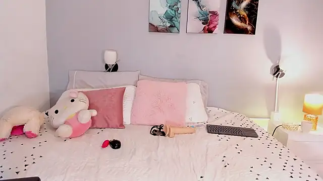 Snapshot of DomenicaW chatting on 01-19-26, 02:43 DomenicaW online show from 01-19-26, 02:43