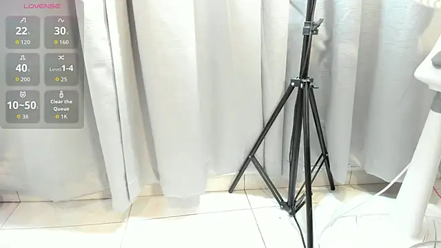 Snapshot of DomenicaW chatting on 03-03-26, 08:04 DomenicaW online show from 03-03-26, 08:04