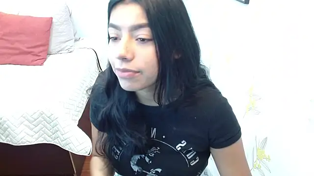 Snapshot of Laia_white chatting on 03-03-26, 12:00 Laia white online show from 03-03-26, 12:00