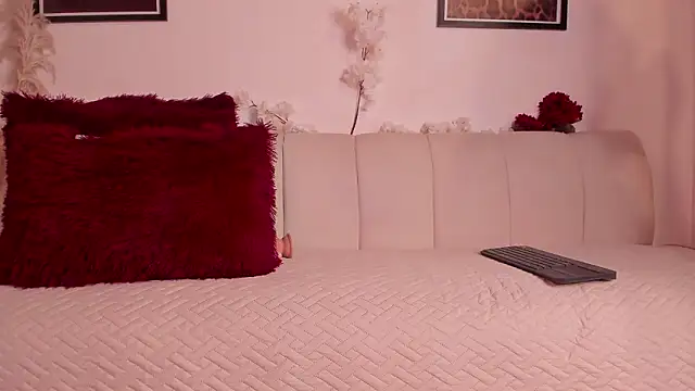 Snapshot of Naomi_bennet chatting on 02-18-26, 10:22 Naomi bennet online show from 02-18-26, 10:22