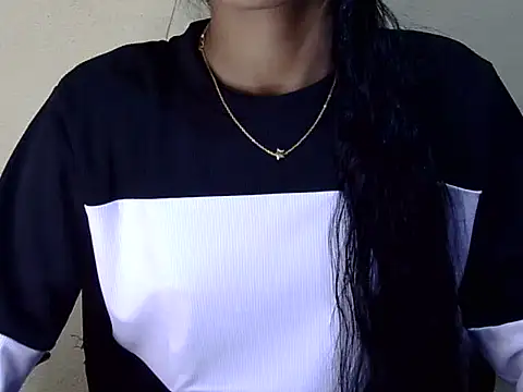 Snapshot of Khushi_v chatting on 02-07-26, 02:32 Khushi v online show from 02-07-26, 02:32