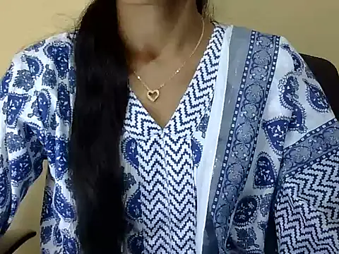 Snapshot of Khushi_v chatting on 02-27-26, 05:24 Khushi v online show from 02-27-26, 05:24