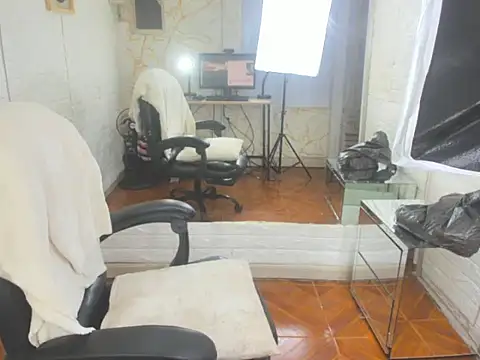 Snapshot of Shara_Oz chatting on 02-07-26, 03:10 Shara Oz online show from 02-07-26, 03:10