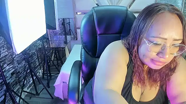 Snapshot of Shara_Oz chatting on 02-25-26, 03:05 Shara Oz online show from 02-25-26, 03:05