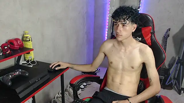 Snapshot of Johnny_cagee_ chatting on 06-19-26, 11:52 Johnny cagee online show from 06-19-26, 11:52