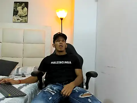 Snapshot of ricky_spensar23cm_ chatting on 02-19-26, 02:29 ricky spensar23cm online show from 02-19-26, 02:29