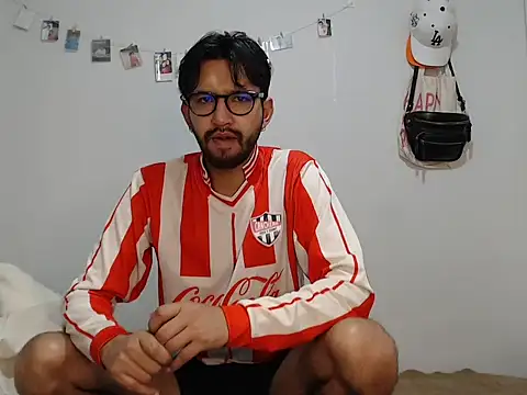 thomass1018 online show from 06-03-26, 04:23