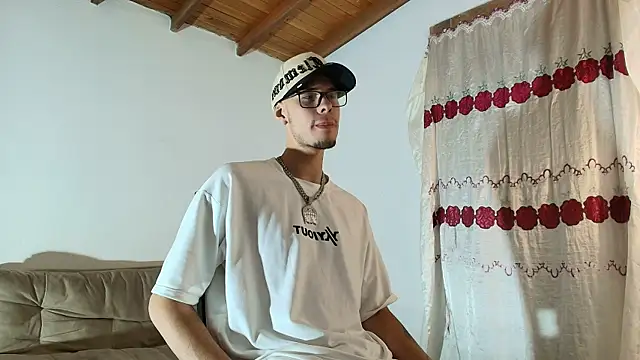 Snapshot of Vlad__night chatting on 06-06-26, 03:55 Vlad night online show from 06-06-26, 03:55