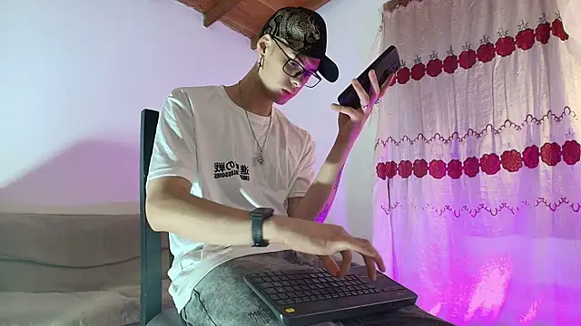 Snapshot of Vlad__night chatting on 06-12-26, 03:38 Vlad night online show from 06-12-26, 03:38