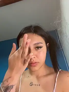 Snapshot of scarlett_pinkk1 chatting on 02-08-26, 03:21 scarlett pinkk1 online show from 02-08-26, 03:21