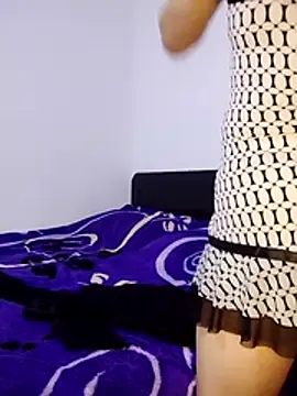 Snapshot of banouti28 chatting on 06-19-26, 01:37 banouti28 online show from 06-19-26, 01:37