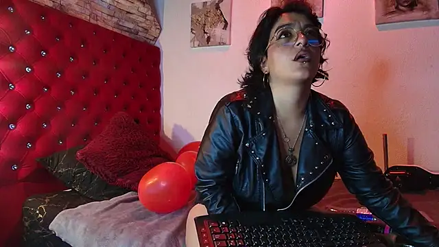 Snapshot of LillithSinclair_nom chatting on 02-24-26, 04:21 LillithSinclair nom online show from 02-24-26, 04:21