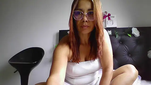 Snapshot of camila_star10 chatting on 05-17-26, 05:09 camila star10 online show from 05-17-26, 05:09