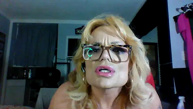Snapshot of starandsky chatting on 05-25-26, 04:40 starandsky online show from 05-25-26, 04:40
