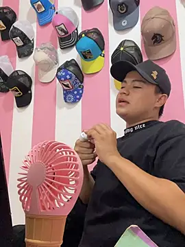 Snapshot of andresmahecha777 chatting on 03-08-26, 04:33 andresmahecha777 online show from 03-08-26, 04:33