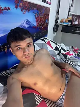 Snapshot of CreamKingg chatting on 02-11-26, 05:12 CreamKingg online show from 02-11-26, 05:12