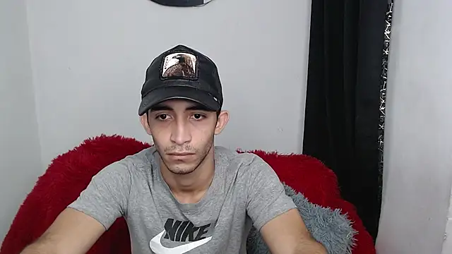 Snapshot of Caius_fox chatting on 02-10-26, 11:14 Caius fox online show from 02-10-26, 11:14