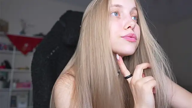 Snapshot of Appr0ved_ chatting on 04-23-26, 05:15 Appr0ved online show from 04-23-26, 05:15